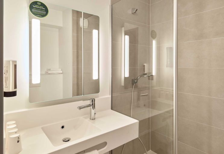 Bathroom 5, B&B HOTEL Meaux Nanteuil-lès-Meaux 3 étoiles, Seine-et-Marne