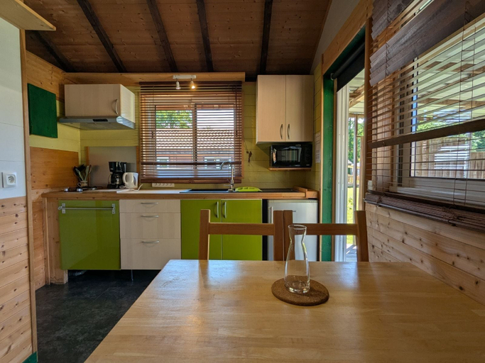 Private kitchen 2, Camping Léman Plage, Haute-Savoie