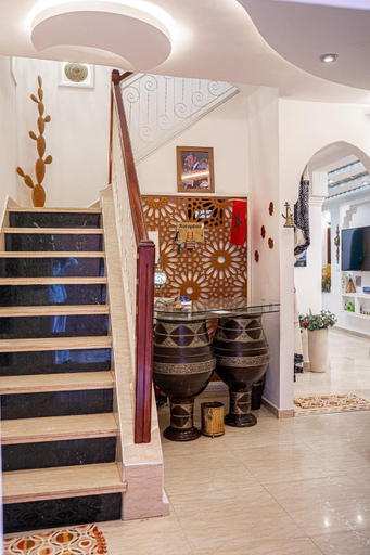 Others 3, Dar Mawati - 5BR - Private Hammam - Rooftop - Near Medina, Marrakech