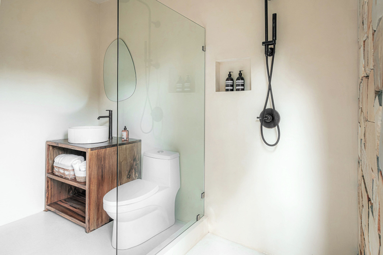 Bathroom 3, La Bonita Lodge, Talamanca