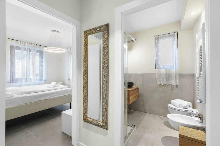 Bathroom 5, Appartamento 30 Nodi Torbole 2min Walk to Lake, Trento