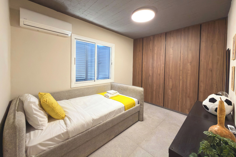 Room 3, Nicosia 2BR Apt with AC & Washer