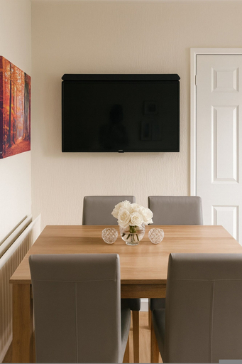Room 2, Comfortable Two-bedroom Home in St Dials Cwmbran, Torfaen