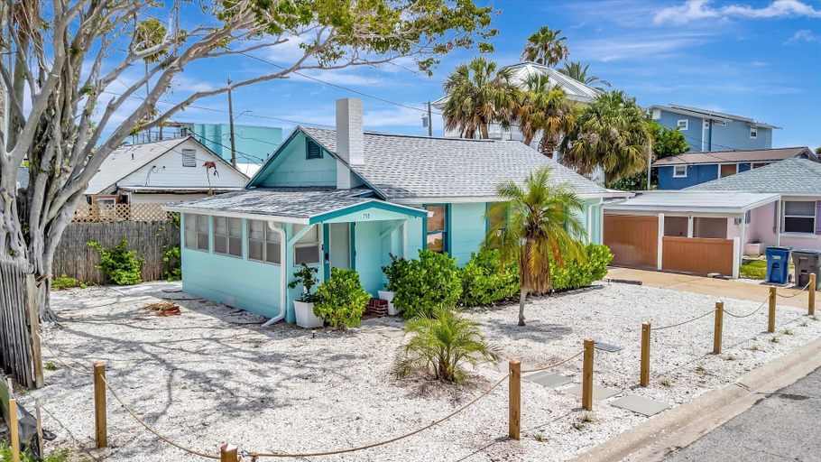 Exterior 4, Bay Breeze Cottage, Pinellas