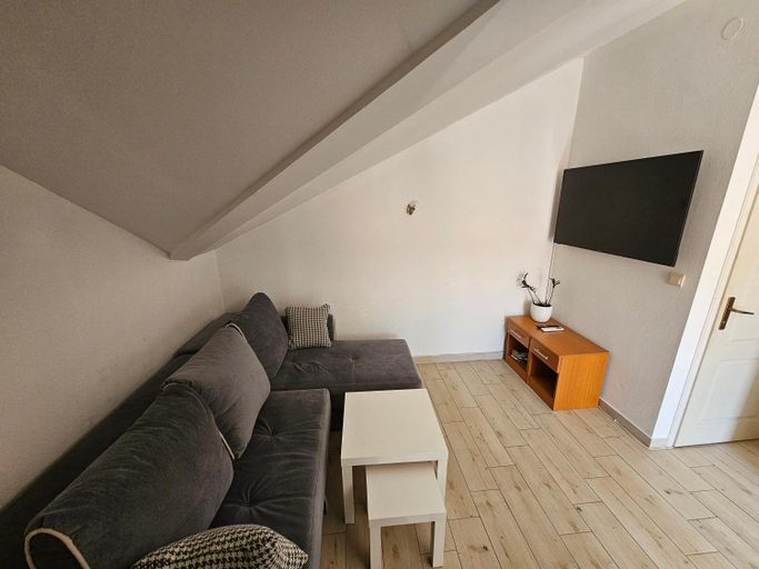 Others 5, Apartment Kovac