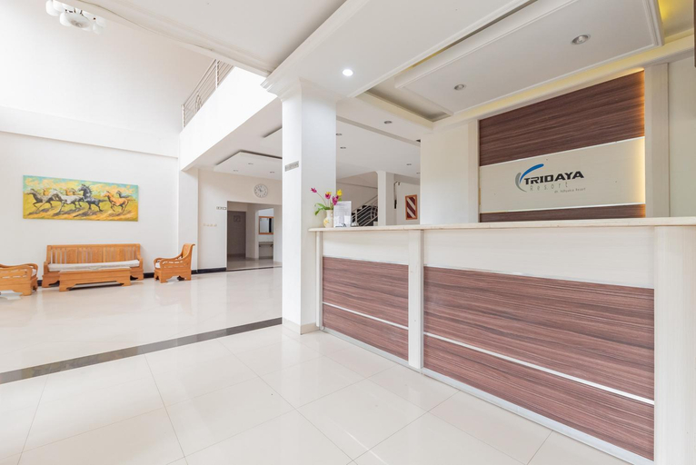 Public Area 2, Urbanview Hotel Tridaya Cisarua Puncak, Bogor