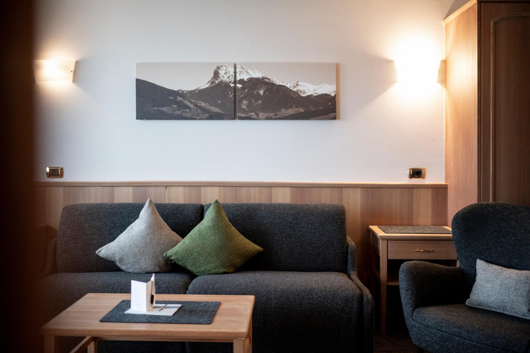 Others 5, Hotel Gnollhof, Bolzano