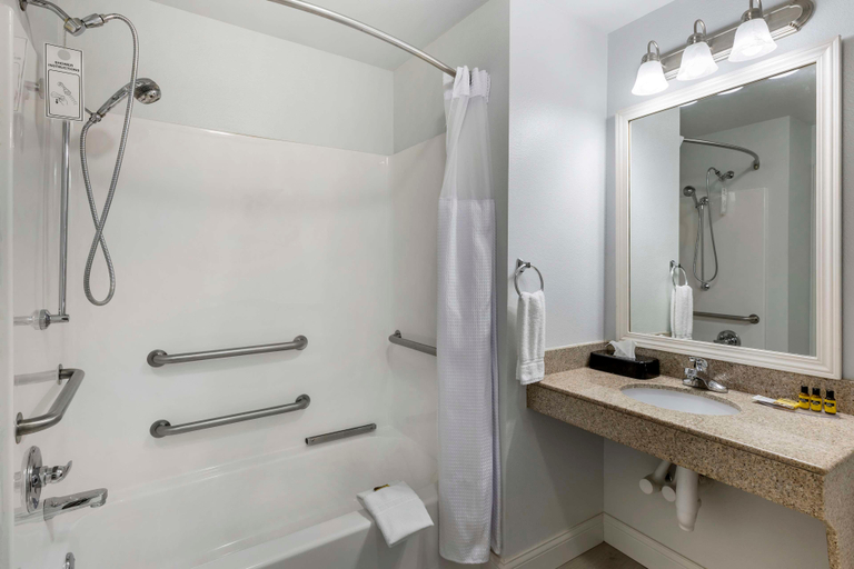 Bathroom 3, Best Western Plus MidAmerica Hotel, Saint Clair