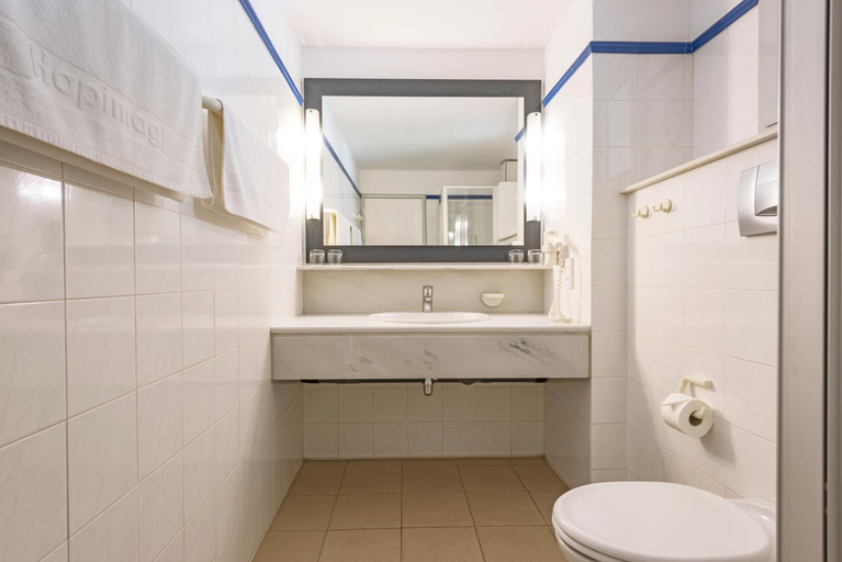 Bathroom 4, Hapimag Resort Damnoni, Crete