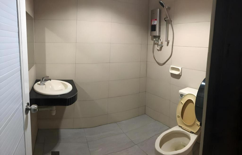 Bathroom 3, Hotel Perdana, Lawas