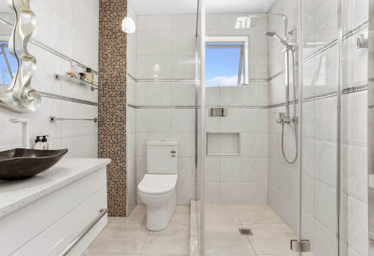 Bathroom 2, Private room in a lovely house, Waitakere