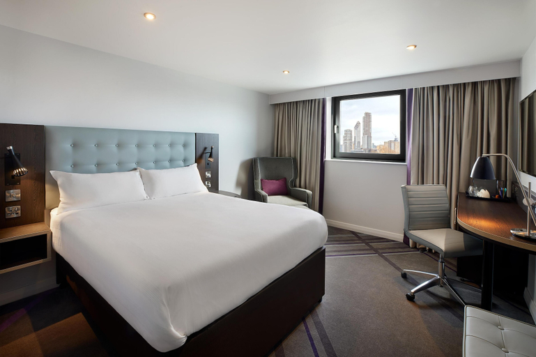 Bedroom 2, Premier Inn Worcester City Centre, Worcestershire