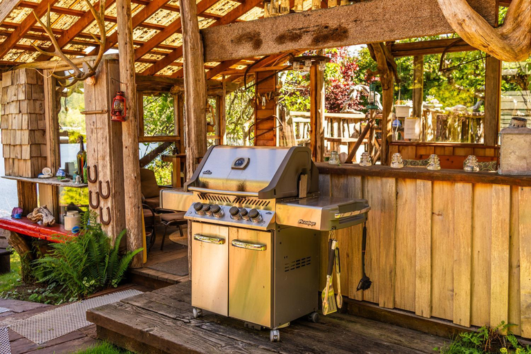 Food & Drinks 4, Woods End Landing, Alberni-Clayoquot