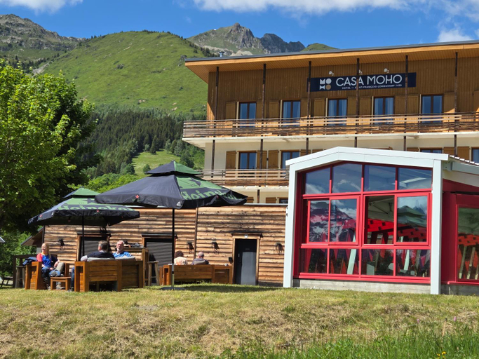 Exterior & Views