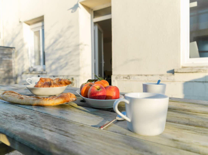Balcony 5, Charming 2BR House Near Sea With Garden, Finistère