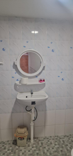 Bathroom 3, Ryans Resort, Phrasat