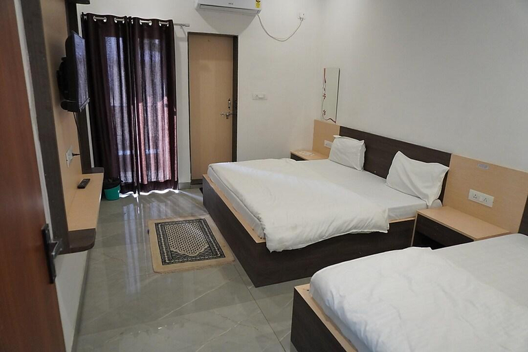 Bedroom 2, Shree radhe mohan hotel and resort khatushyamji, Sikar