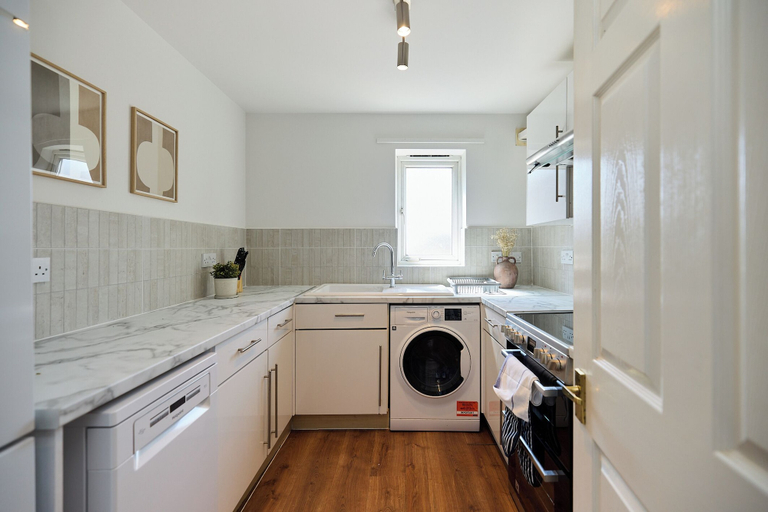 Private kitchen 4, Oak & Earth Isle of Dogs Apartment, London