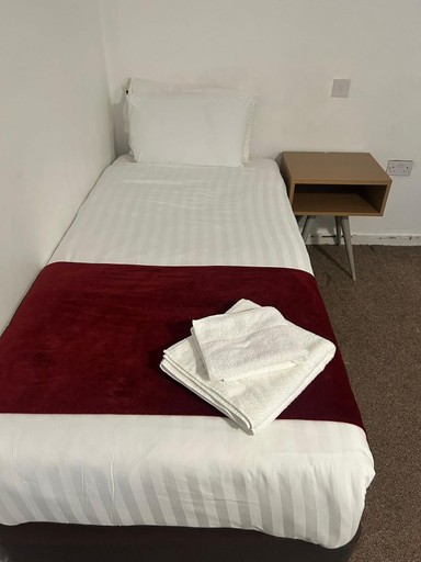 Bedroom 4, Midland Hotel, Nottinghamshire