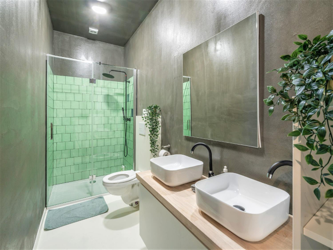 Bathroom 4, Antwerp Central 1BR/7P Apartment, Antwerpen