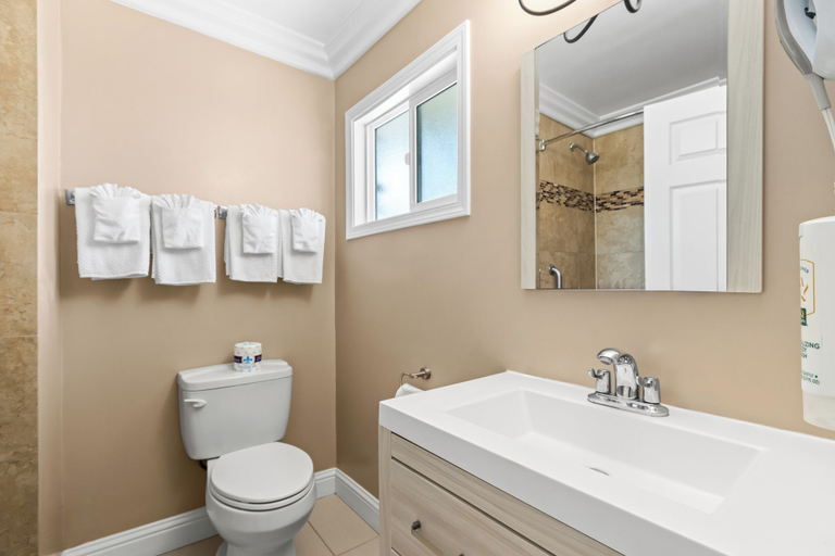 Bathroom 3, Quality Inn & Suites Santa Maria, Santa Barbara