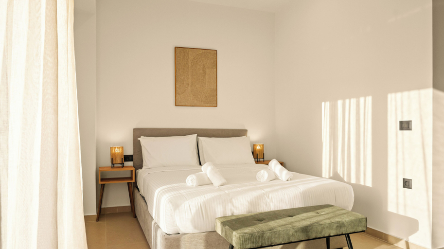 Room 4, Ormos Piraeus, Attica
