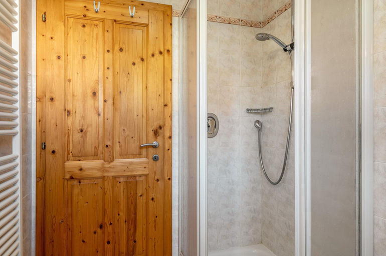 Bathroom 3, Apartments Campagnola, Bolzano