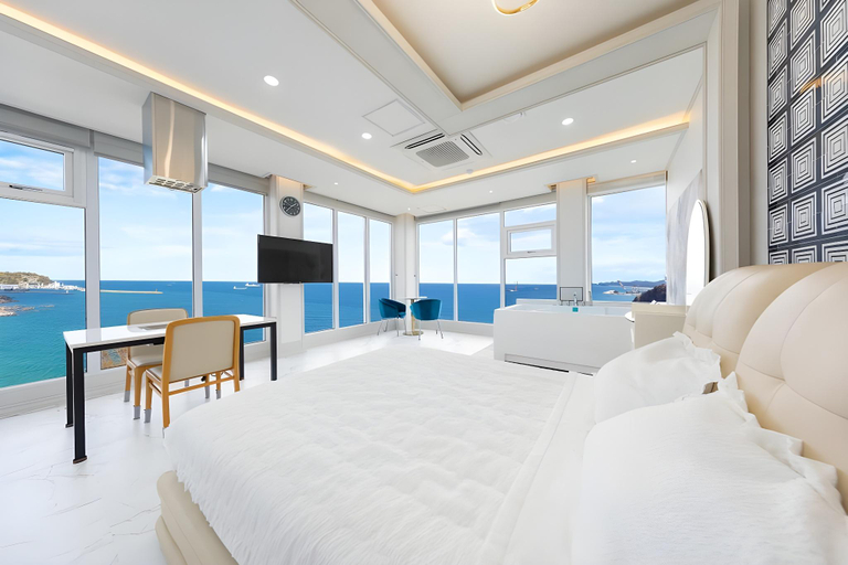 Bedroom 2, Samcheok White Romantic Pension, Samcheok