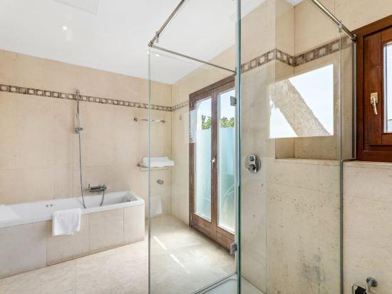 2, All About Puente Romano Penthouse Suite, Málaga
