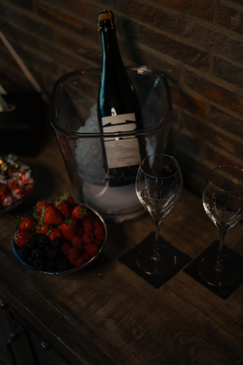Food & Drinks, Emotion Apartments- Erlebnis Apartment mit privater Sauna und Whirlpool, Herford