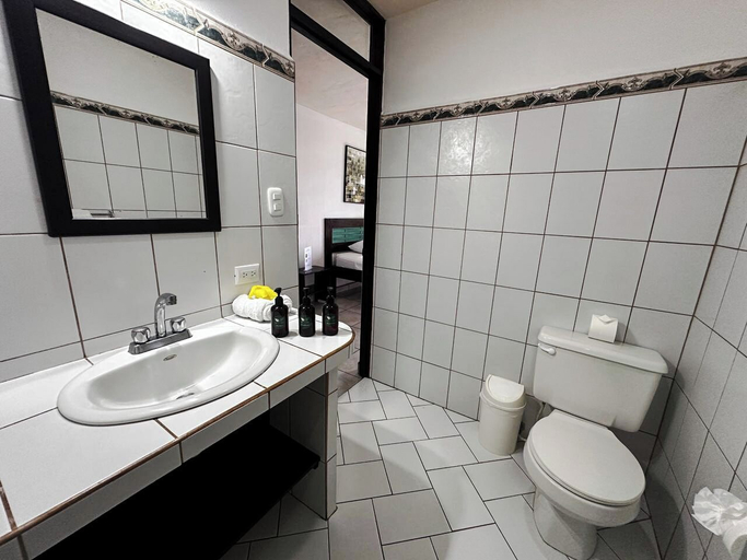 Bathroom 4, Tabulia Tree Hotel and Villas, Aguirre