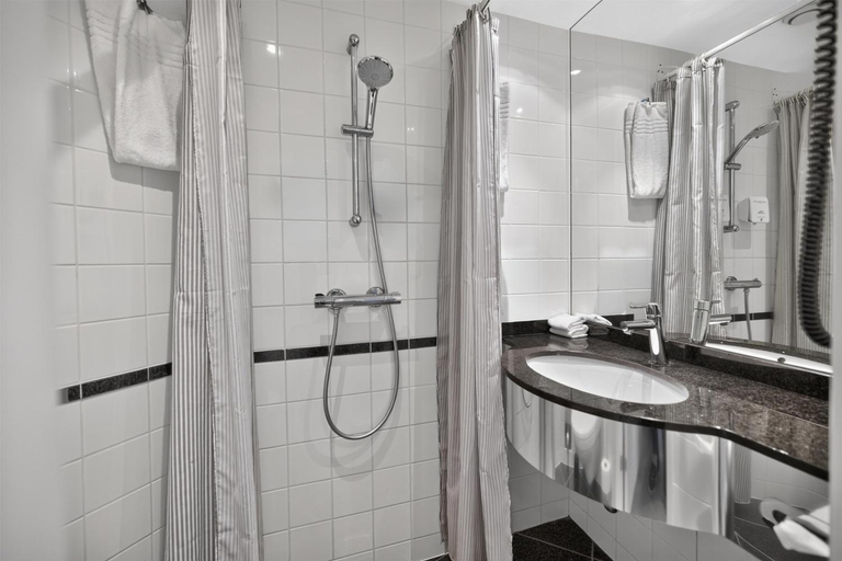 Bathroom 4, Gentofte Hotel, Gentofte