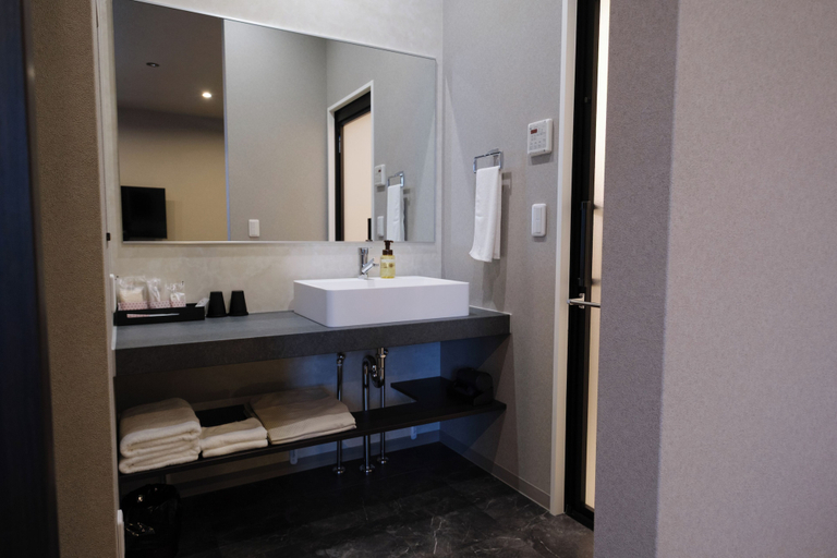 Bathroom 4, Gran Marina, Osaka