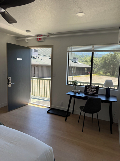 Room 5, Granite Ridge, Madera