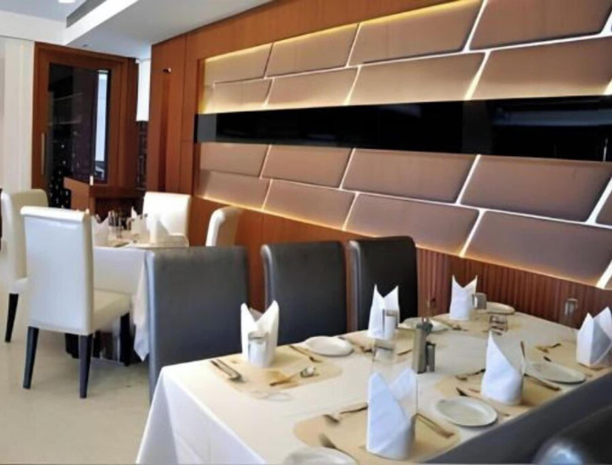 Dining 5, Hotel Lineage, Lucknow