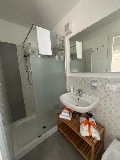 Bathroom 2, Tra campagna e mare, Ferrara