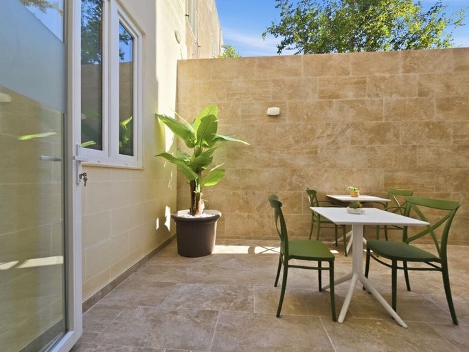 Outdoor dining 4, Casa Lina Suites
