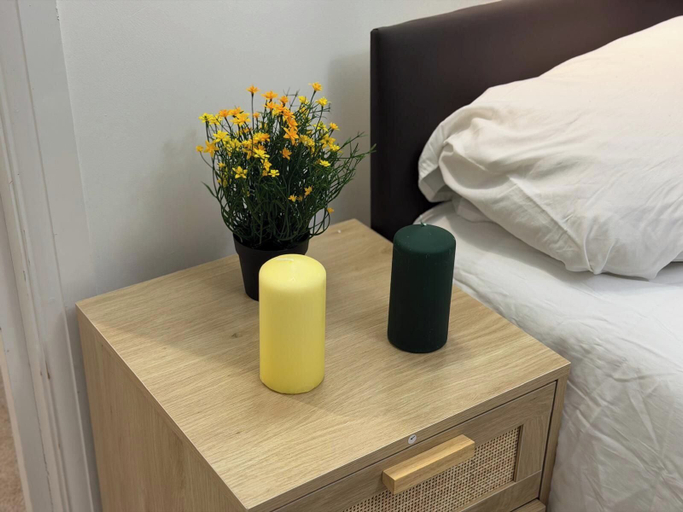 Room 3, Compact Studio - Sleeps 2 - Parking, London