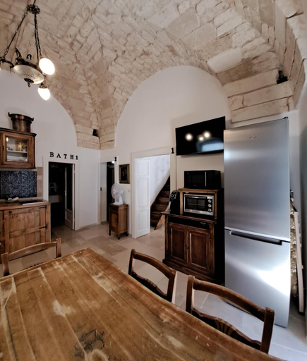 Others 3, PETRAKIs HOUSE, Brindisi