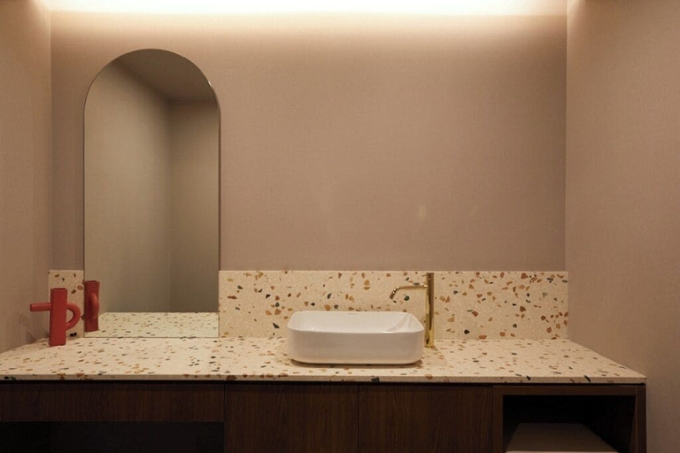 Bathroom 3, Lereve Hotel, Gangbuk