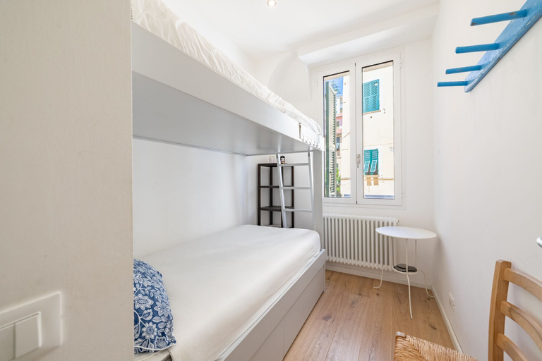 Room 5, Ospedaletti by the Sea by Wonderful Italy, Imperia