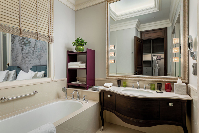 Bathroom, The ERAVATI Sule Grand Yangon, Yangon