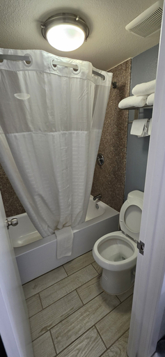 Bathroom 4, Rodeway Inn Concord - Kannapolis, Cabarrus