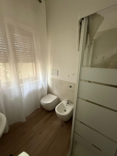 Bathroom 2, Mondello Plaza Apartments, Palermo