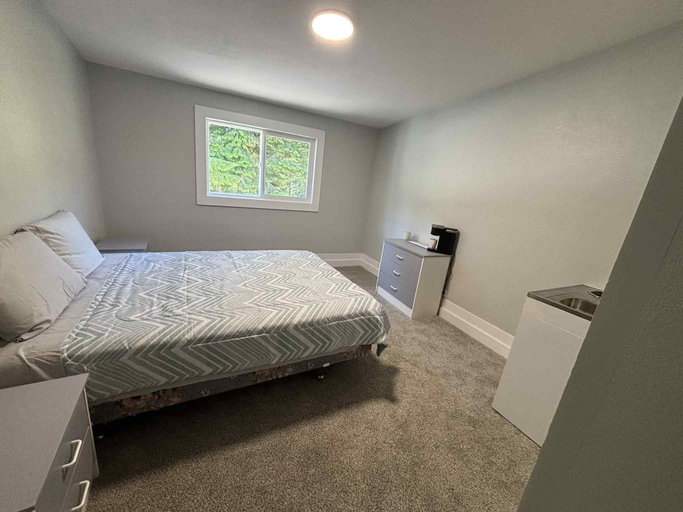 Room 5, Elk Valley Inn, Comox-Strathcona