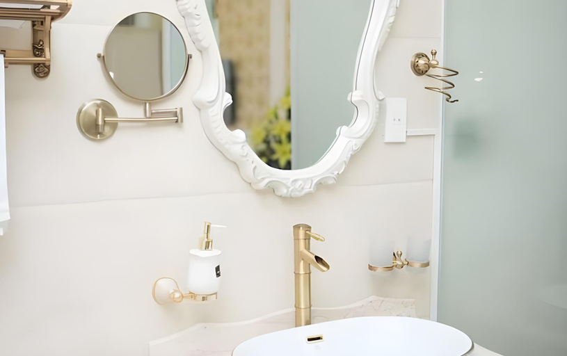 Bathroom 4, King's Hotel My Dinh, Từ Liêm