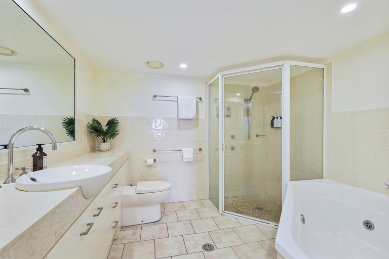 Bathroom 5, Riverside Apartments & Hotel Ballina, Ballina