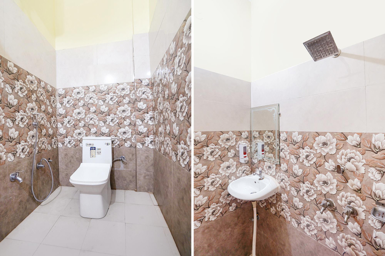Bathroom 5, FabHotel The Yash Resort, Faizabad