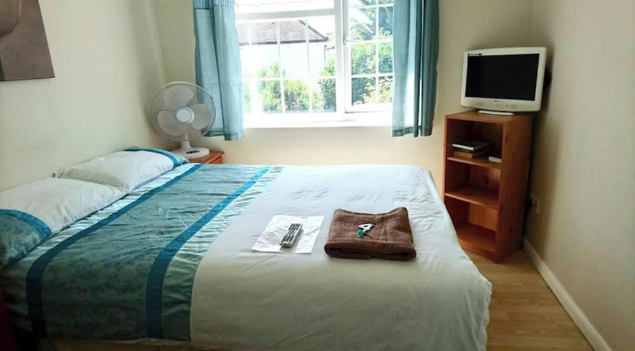 Bedroom 2, Room-double With Shared Bathroom Sleeps, London