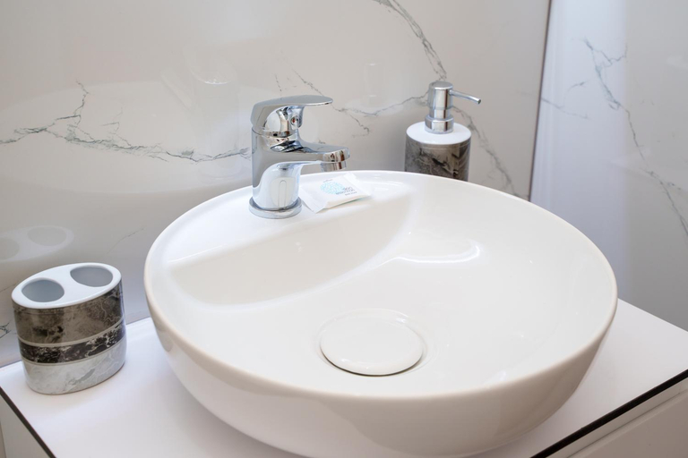 Bathroom 2, Resuli Apartments, Sarandës